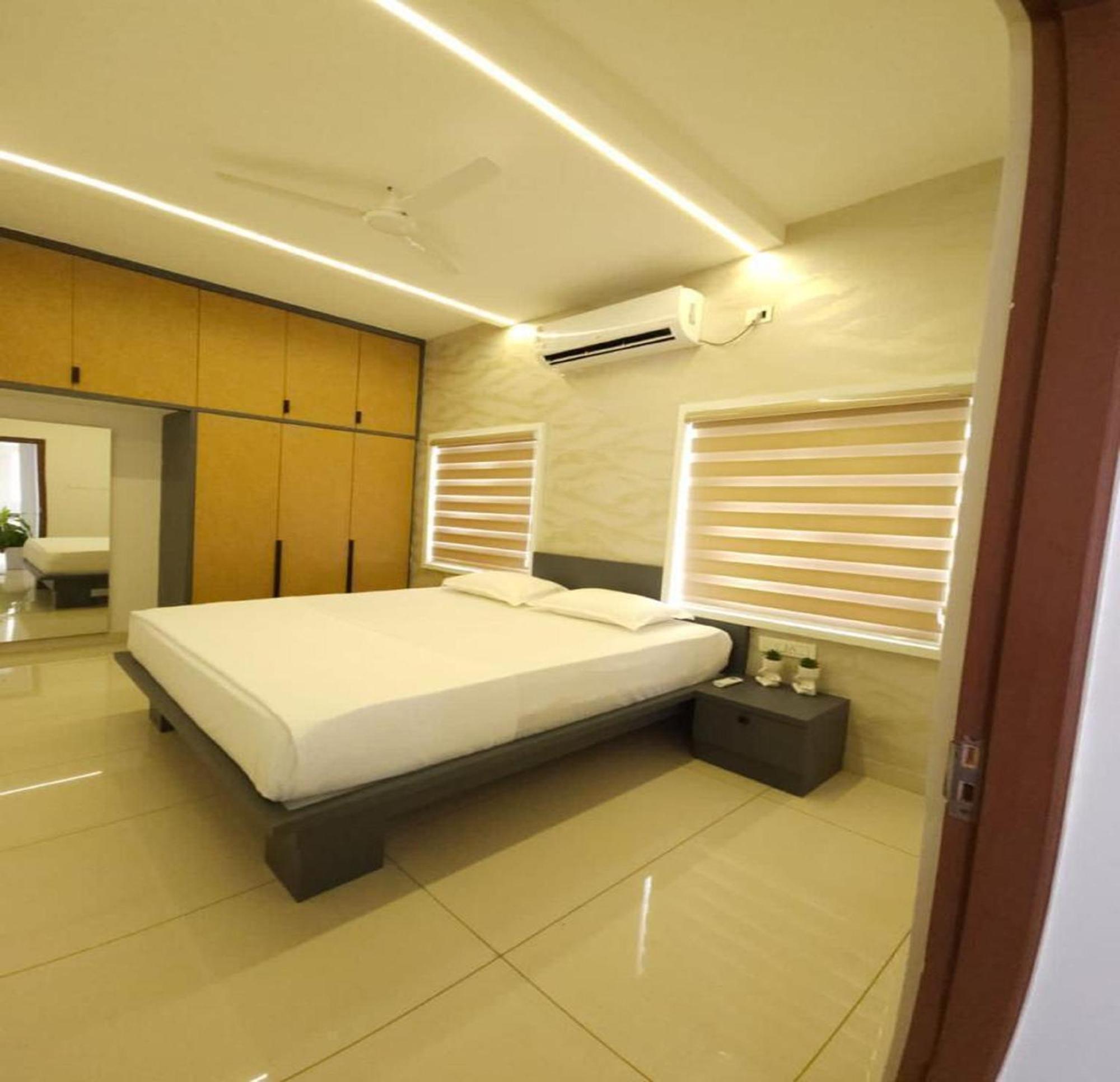 Thulasi Avenue Inn Поллачі Екстер'єр фото