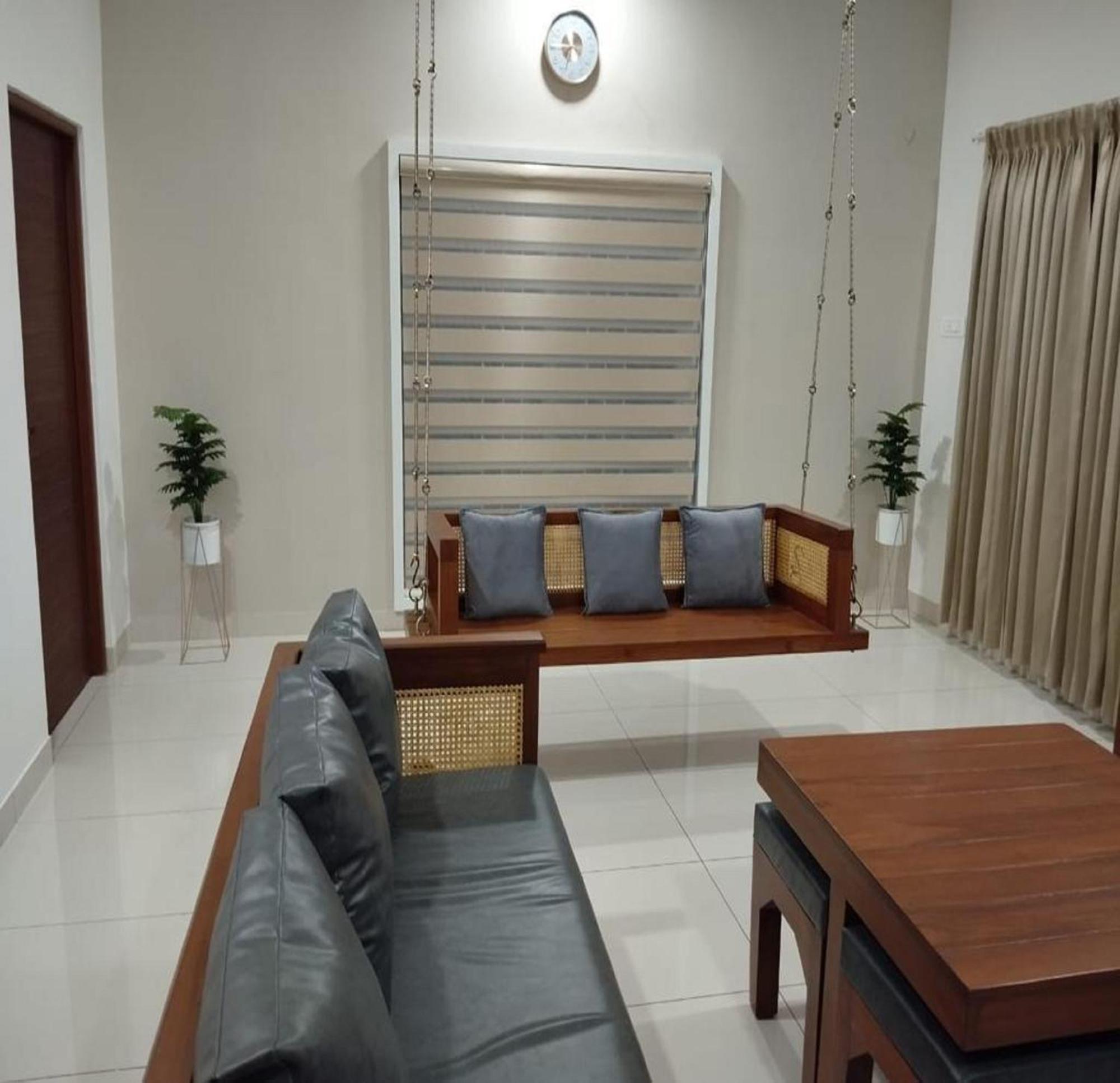 Thulasi Avenue Inn Поллачі Екстер'єр фото
